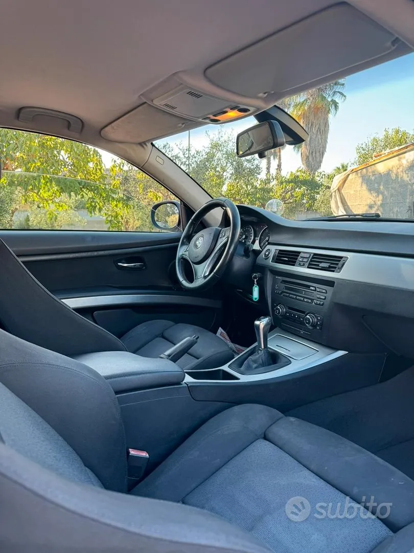 BMW 320D Coupe 2009 photo 4