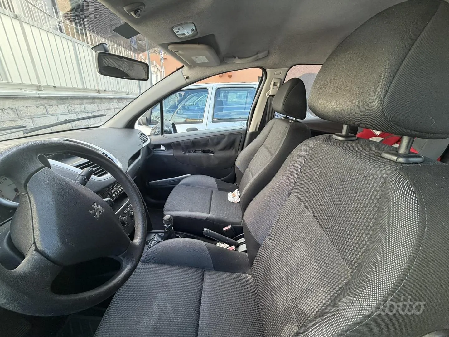 Peugeot 207 2010 photo 5