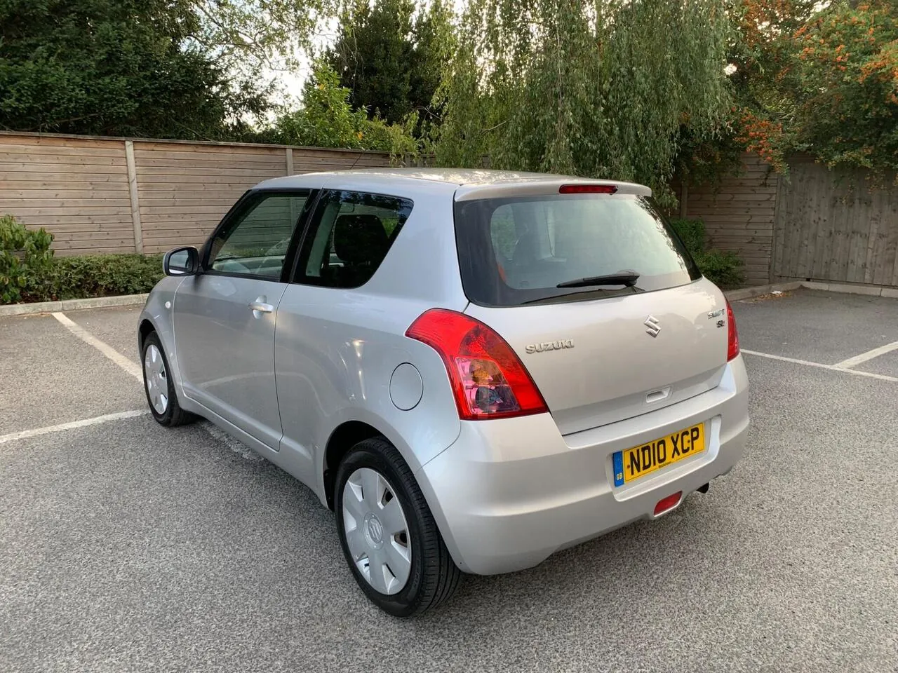 Suzuki Swift 2010 photo 2