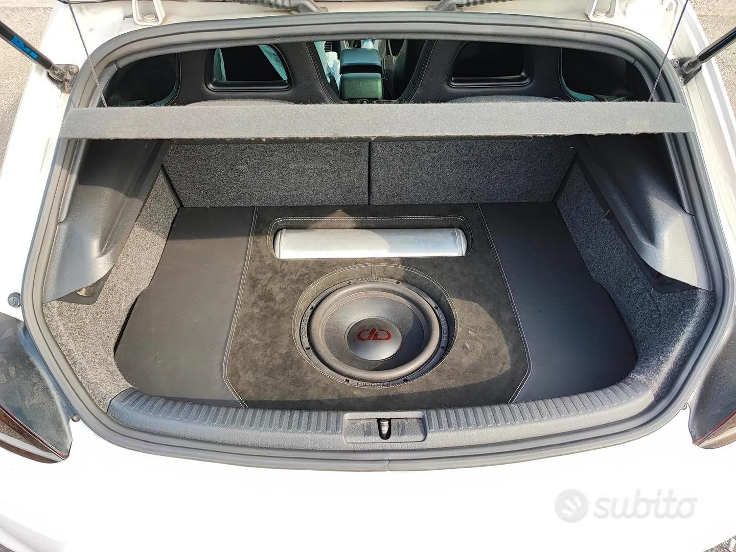 Volkswagen Scirocco 2010 photo 3