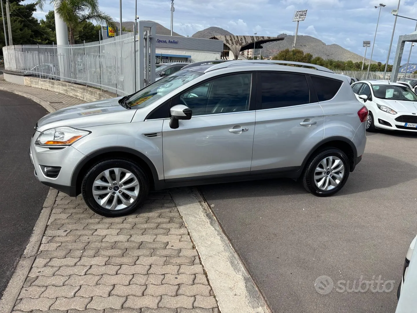Ford Kuga 2011 photo 2