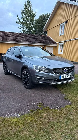 Volvo V60 Cross Country 2017 photo 2