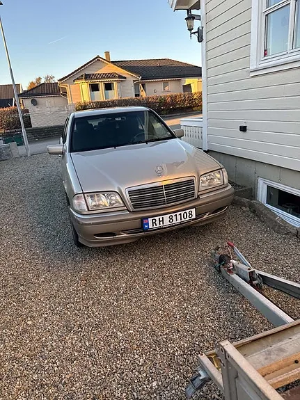 Mercedes-Benz C180