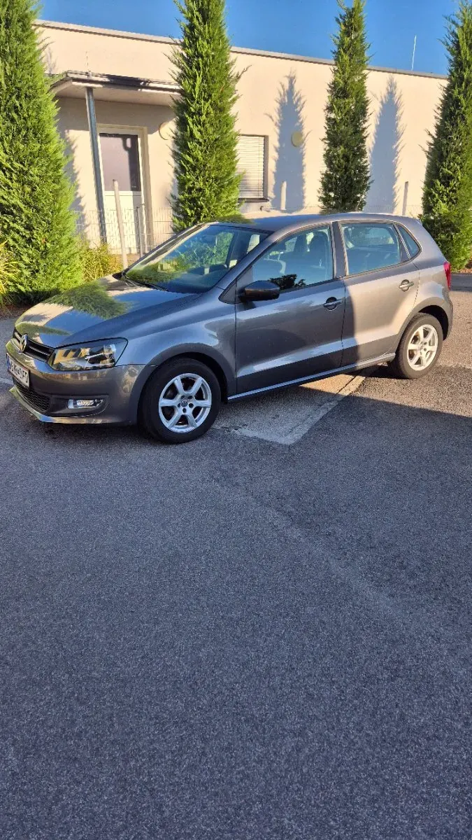 Volkswagen Polo 2011 photo 2
