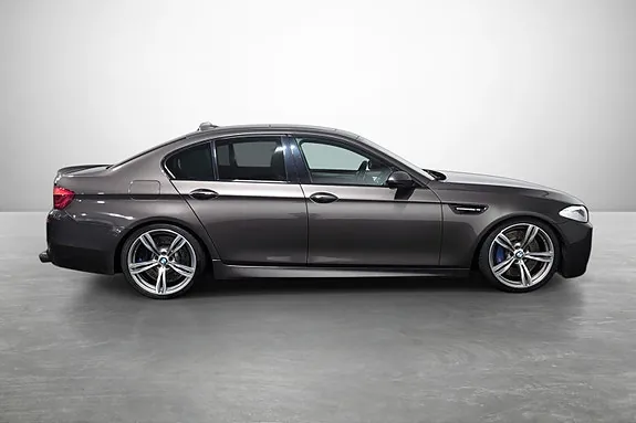 BMW M5 2011 photo 5