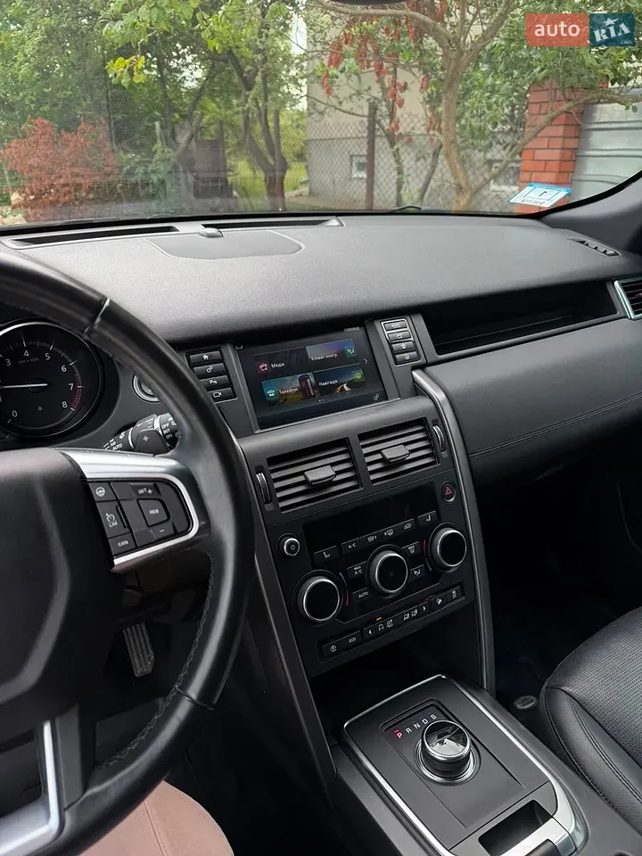 Land Rover Discovery Sport 2019 photo 2