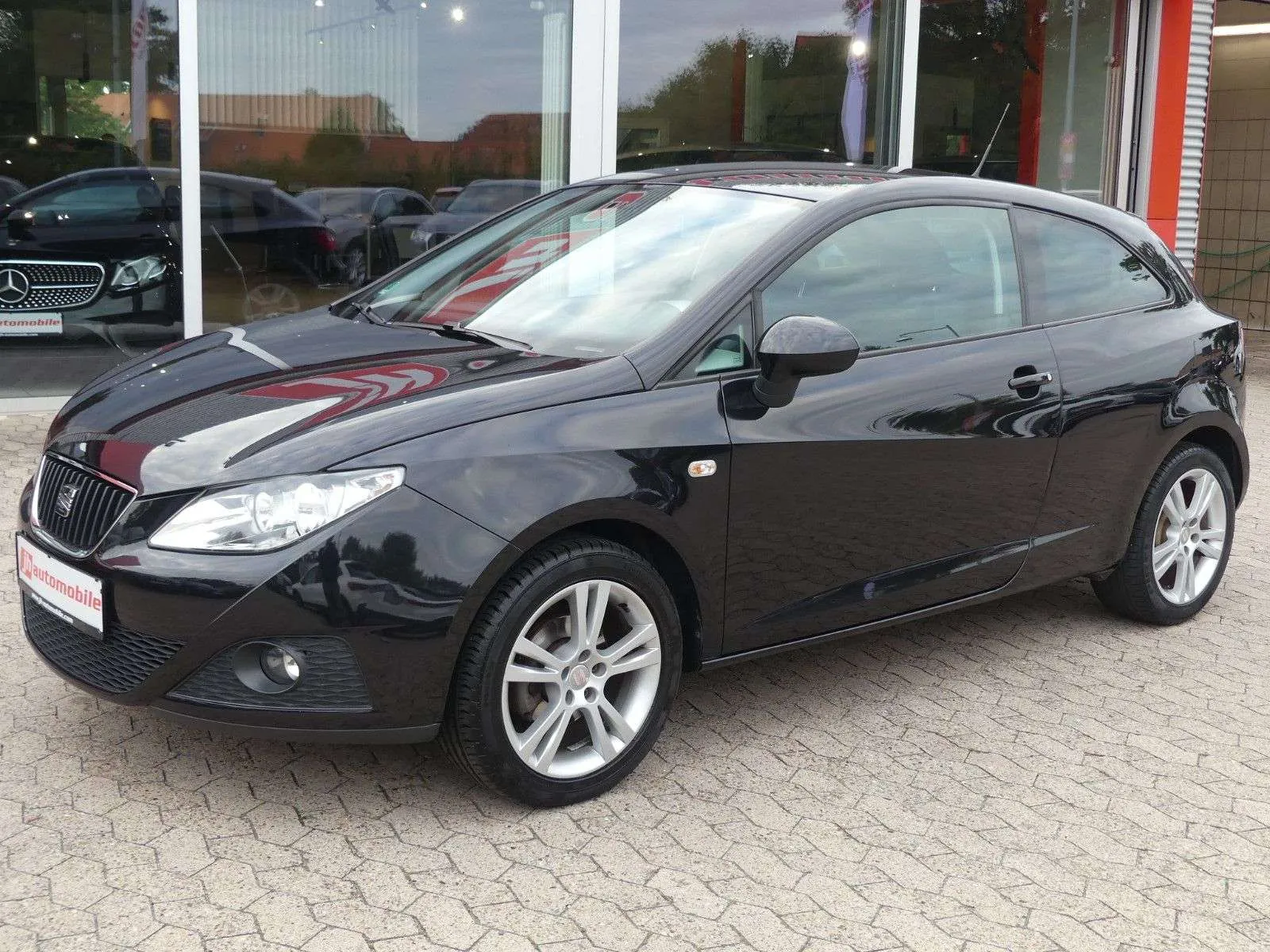 Seat Ibiza 2010 photo 2