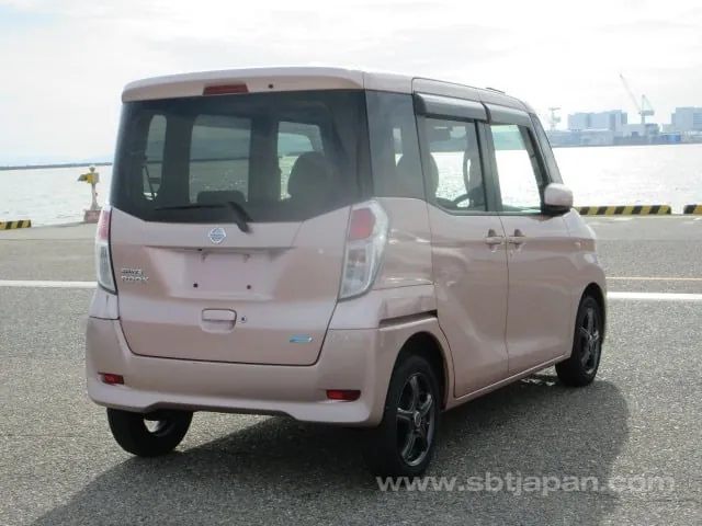 Nissan Dayz Roox 2014 photo 4