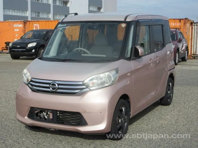 Nissan Dayz Roox 2014 photo 2