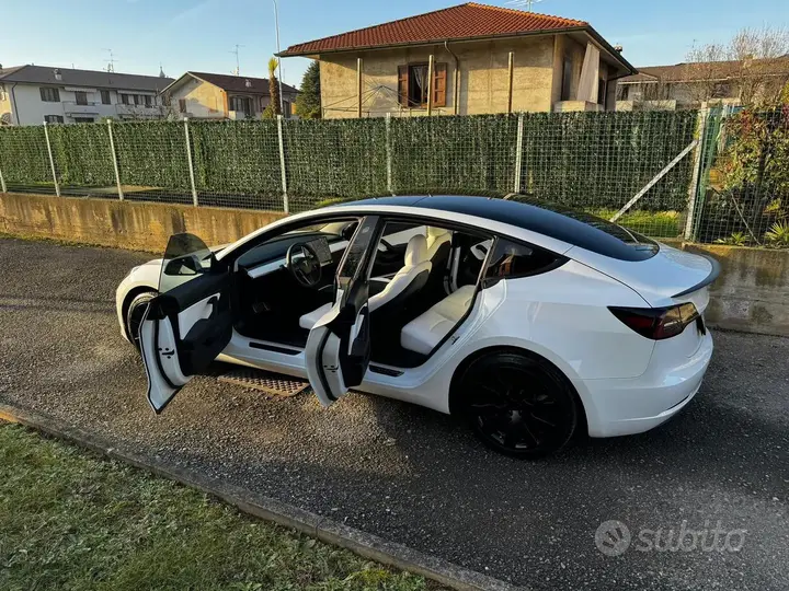 Tesla Model 3 2021 photo 2