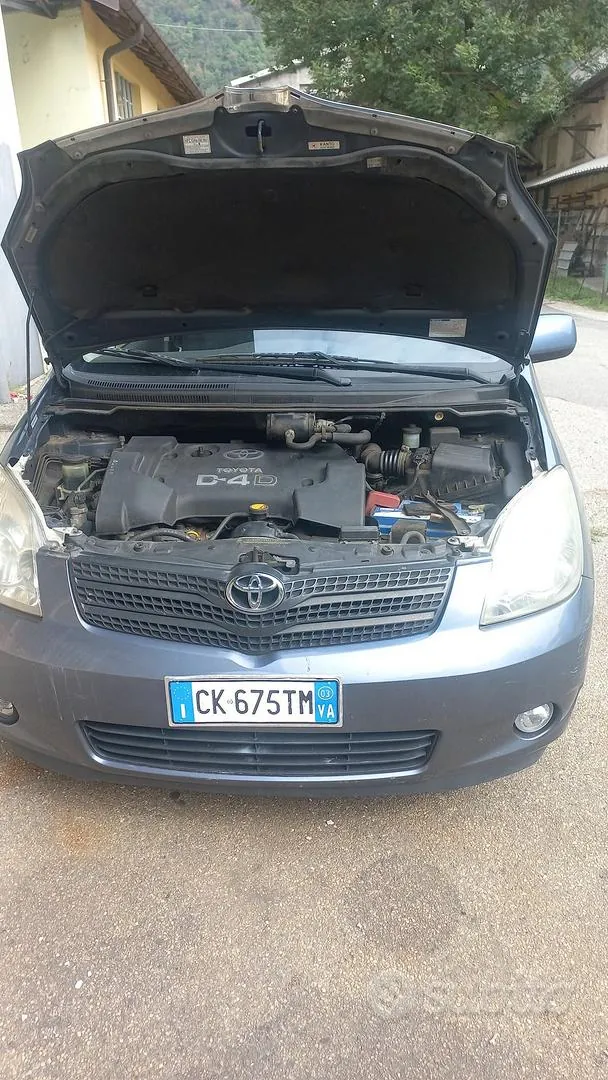 Toyota Corolla Verso 2003 photo 4