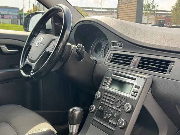 Volvo V70 2010 photo 5