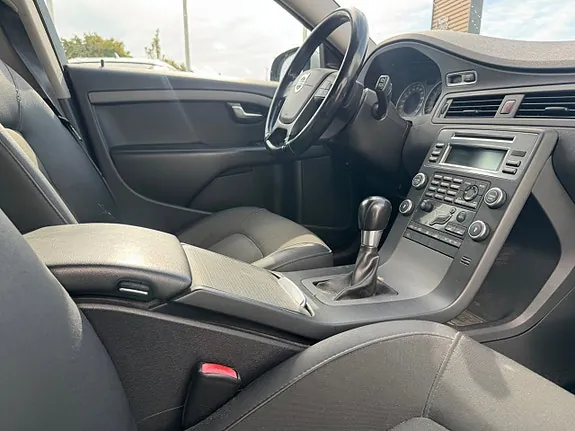Volvo V70 2010 photo 4