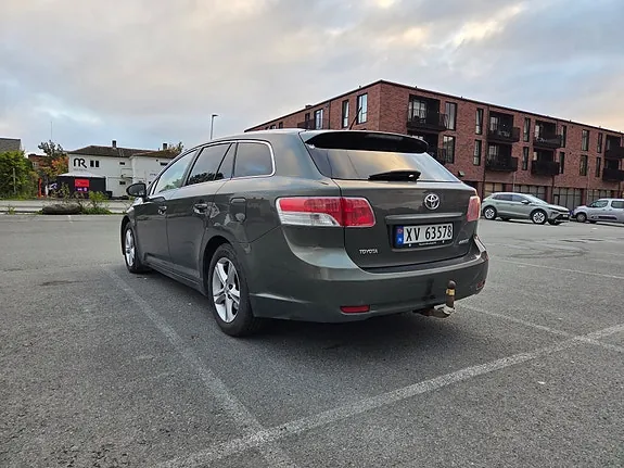 Toyota Avensis 2009 photo 5