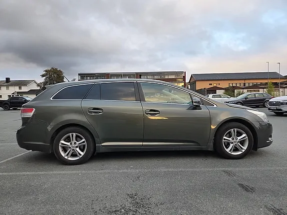 Toyota Avensis 2009 photo 2