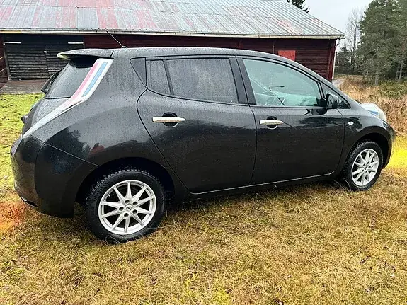 Nissan Leaf 2015 photo 4