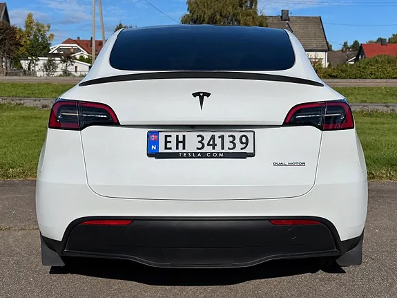 Tesla Model Y 2023 photo 4