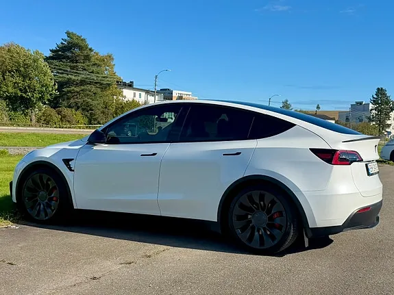 Tesla Model Y 2023 photo 3