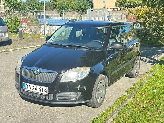 Skoda Fabia 2008 photo 3