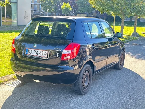 Skoda Fabia 2008 photo 2
