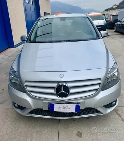 Mercedes-Benz B 180 2012 photo 2