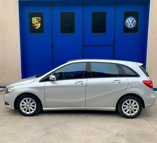 Mercedes-Benz B 180 2012 photo 3