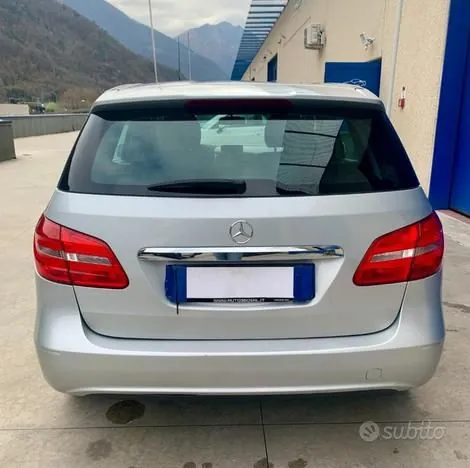 Mercedes-Benz B 180 2012 photo 4