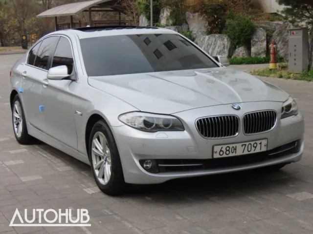 BMW 5 Series 2012 photo 2