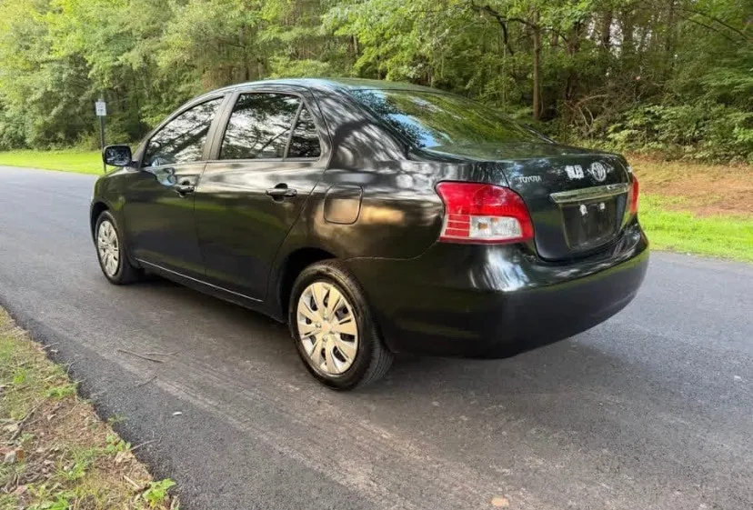 Toyota Yaris 2010 photo 2