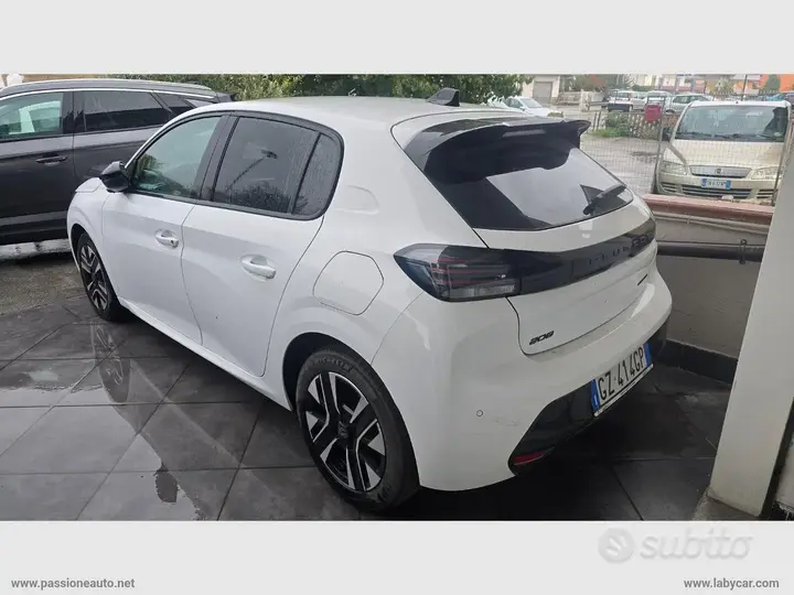 Peugeot 208 2025 photo 2
