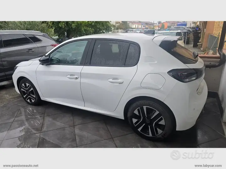 Peugeot 208 2025 photo 3