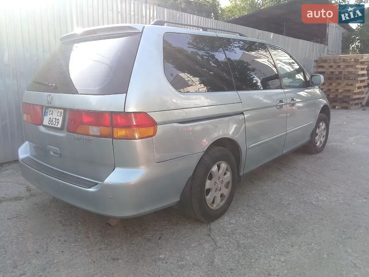 Honda Odyssey 2003 photo 2