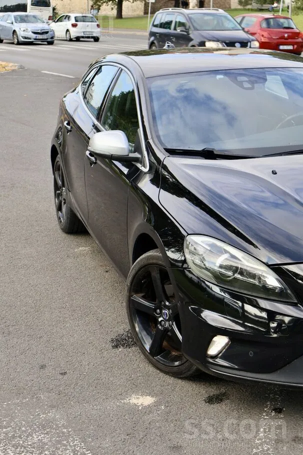 Volvo V40