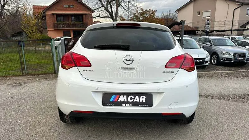 Opel Astra J 2011 photo 5