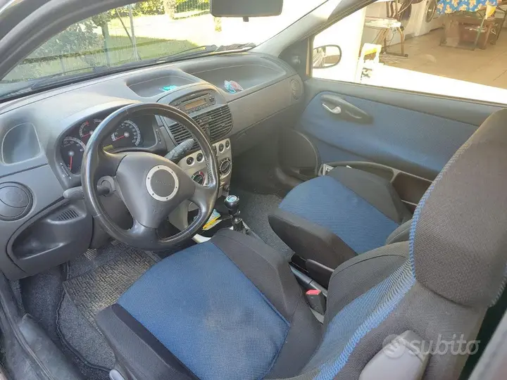Fiat Punto 2002 photo 2