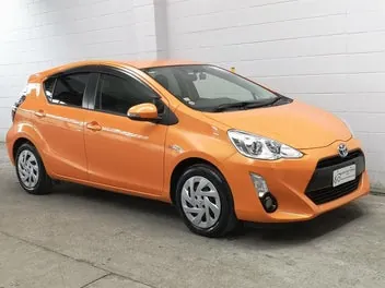 Toyota Aqua 2015 photo 2
