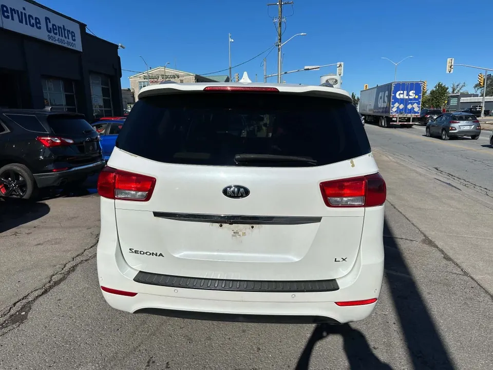 Kia Sedona 2016 photo 5