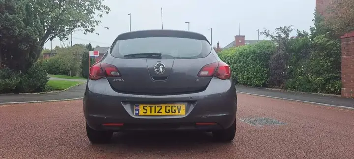 Vauxhall Astra 2012 photo 4