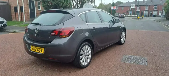Vauxhall Astra 2012 photo 5