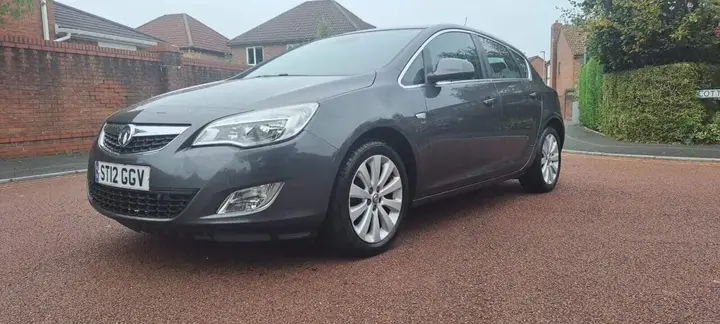 Vauxhall Astra 2012 photo 3