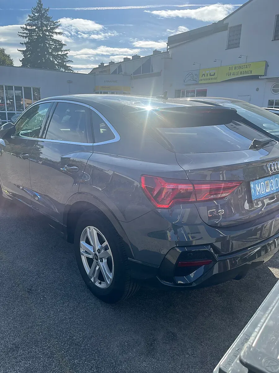 Audi Q3 2023 photo 2