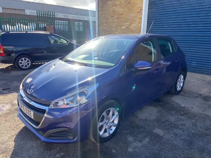 Peugeot 208 2016 photo 2