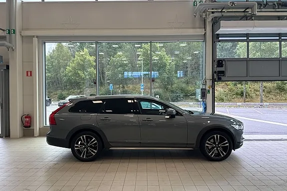 Volvo V90 Cross Country 2019 photo 2
