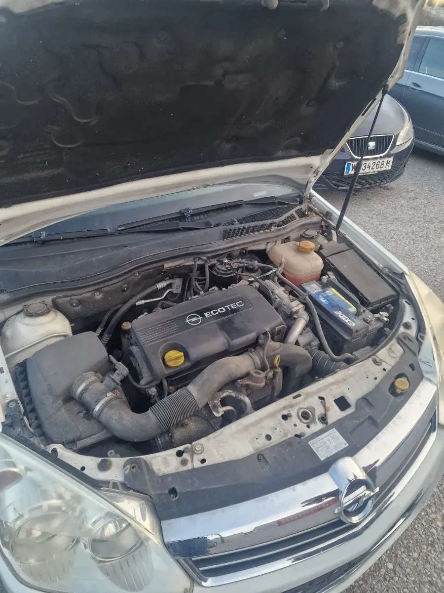 Opel Astra 2009 photo 2