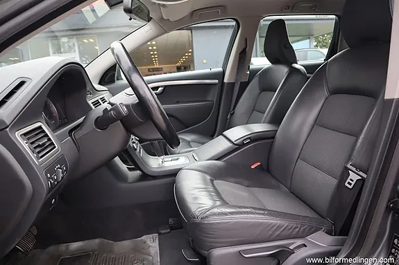 Volvo V70 2010 photo 4