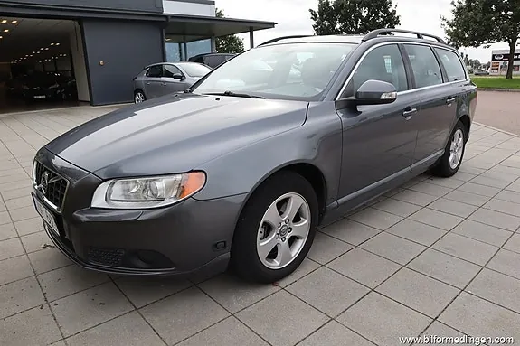 Volvo V70 2010 photo 2