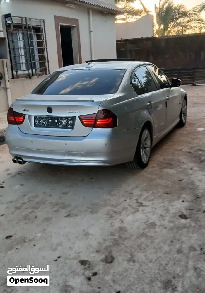 BMW 3 Series 2010 photo 2