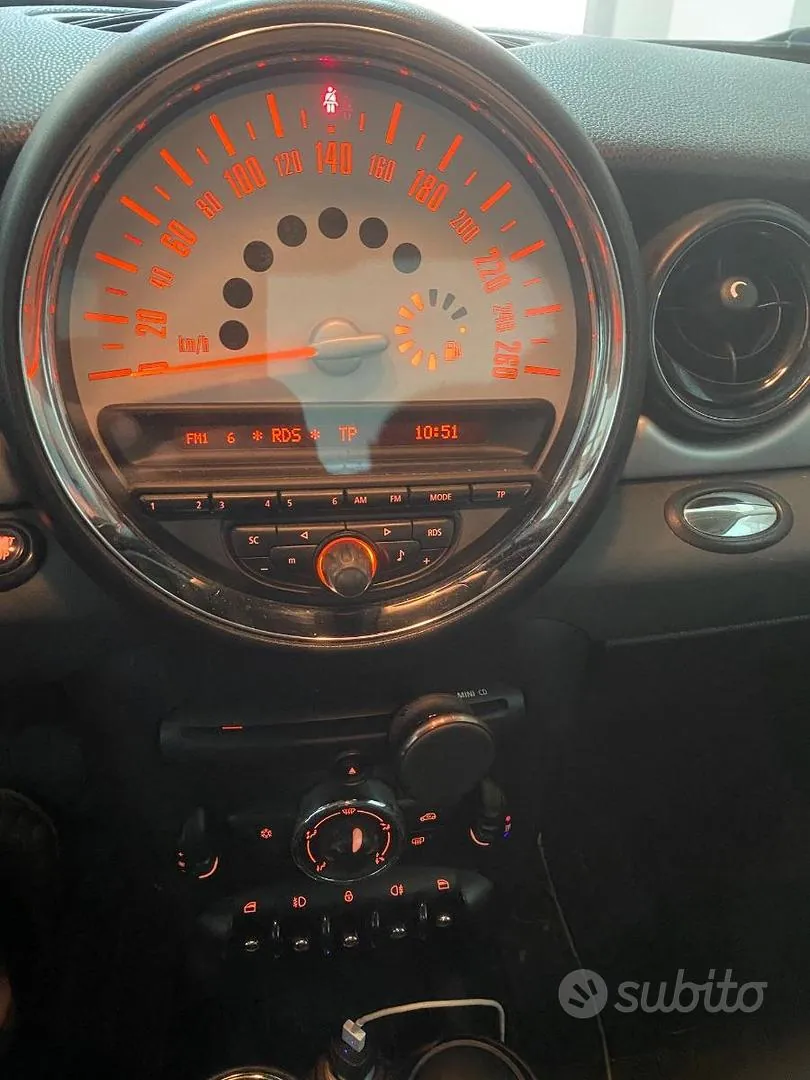 Mini One 2012 photo 3