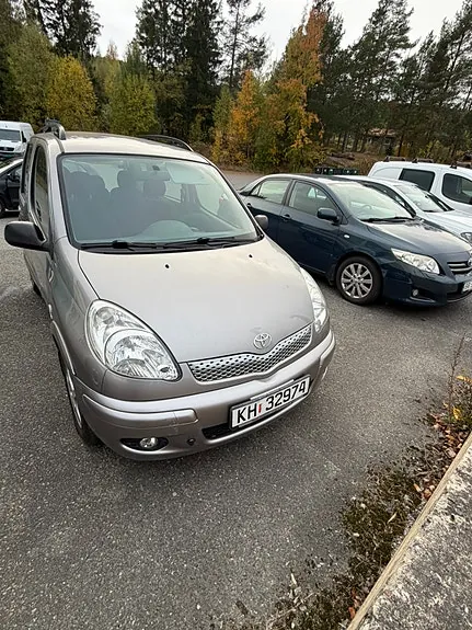 Toyota Yaris Verso 2005 photo 2