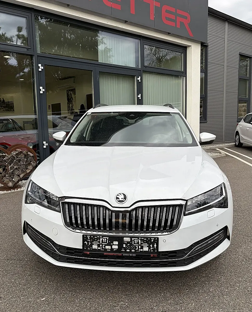 Skoda Superb 2023 photo 2